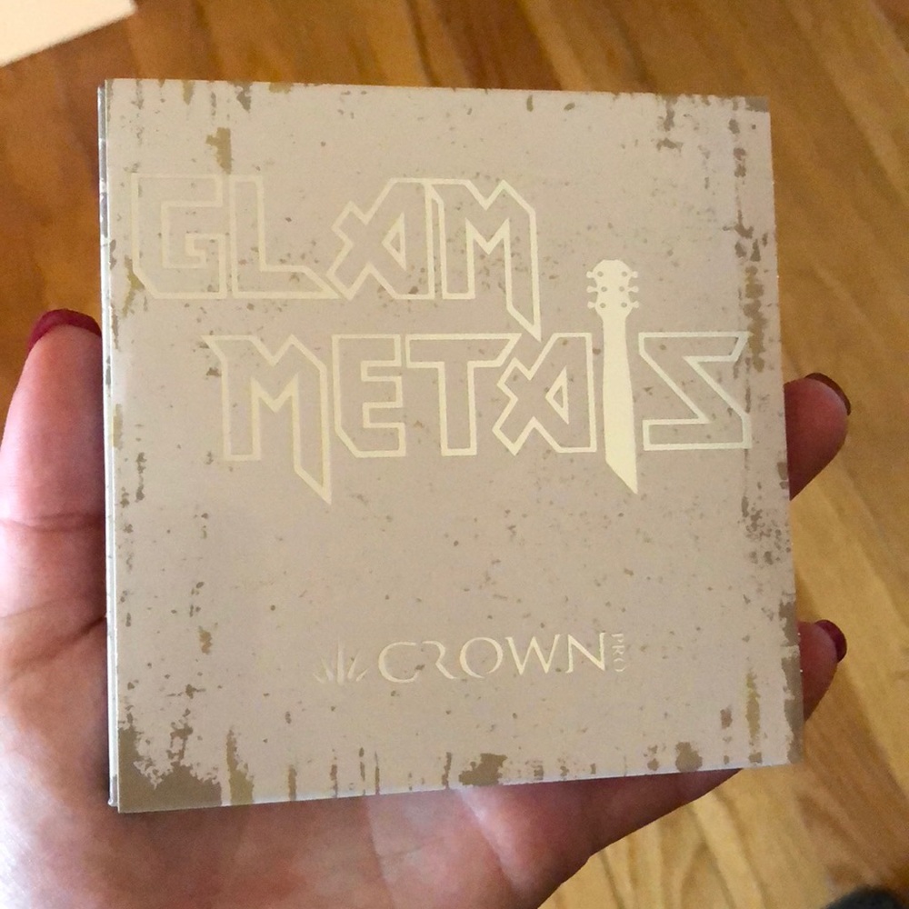 Crown Pro Glam Metals Eyeshadow Palette